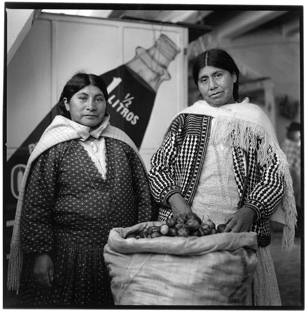 Bolivia, serie over vrouwen die een micro-krediet hebben gekregen. Deze serie is genomineerd bij de Zilveren Camera in de catagorie “serie Portretten”